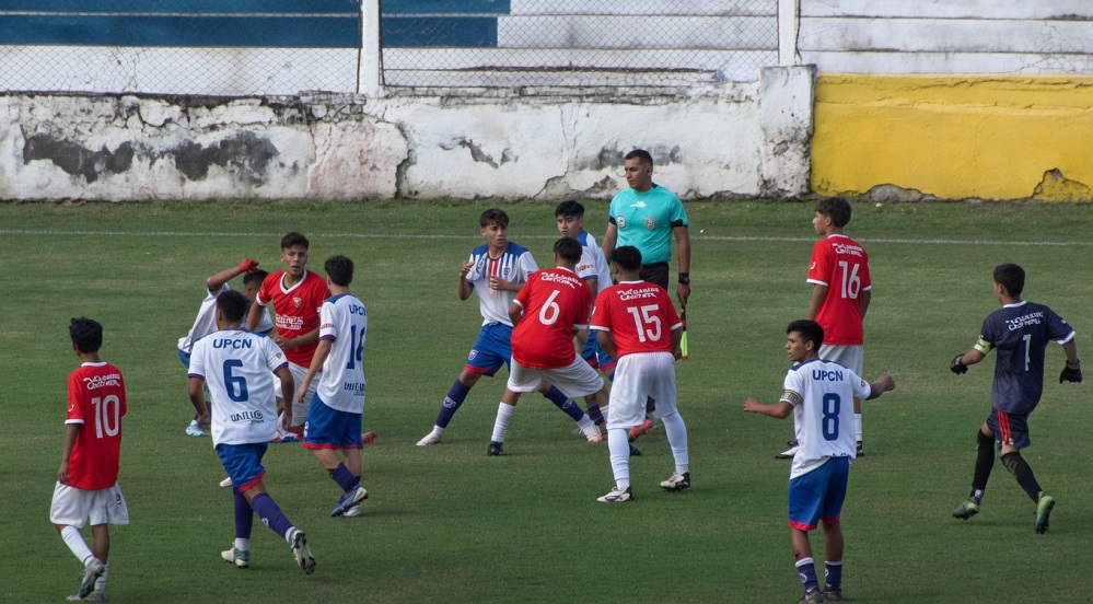 Batalla campal en un partido juvenil entre Unión Santiago y Tucumán Central en Santiago del Estero
